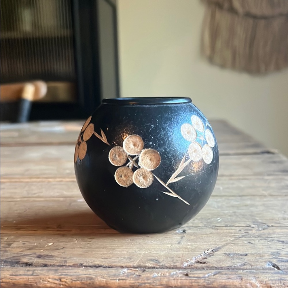Black wooden tea light with Floral Design